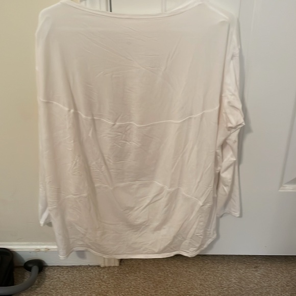 Lululemon women’s back in action tshirt - Picture 2 of 2